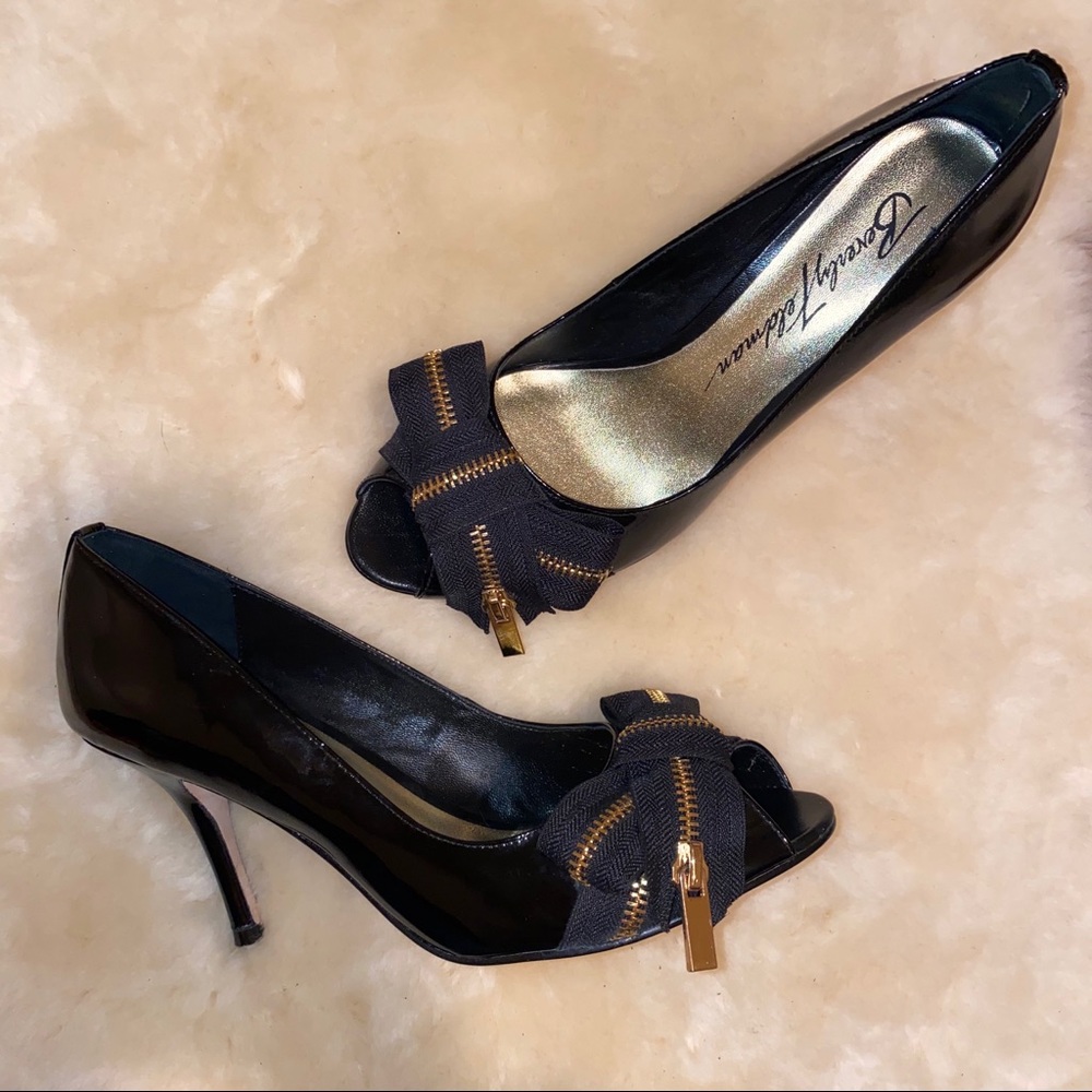 BEVERLY FELDMAN - black patent w/ gold zipper bow